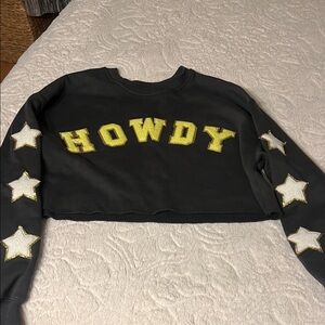 Cropped Sweatshirt with Yellow 'Howdy' and Star Accents rodeo